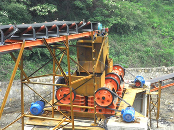 每小時產1000t的顎式破碎機