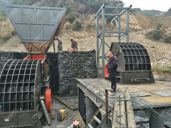 改進后的反擊錘式破碎機