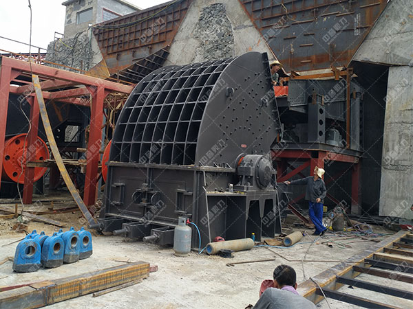 礦石碎石機(jī)