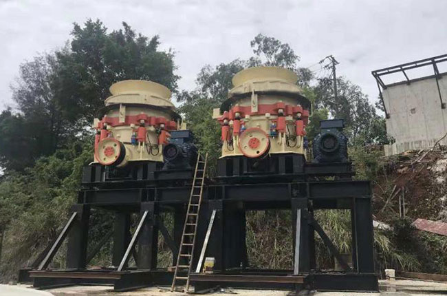 2200圓錐破碎機(jī) 2200圓錐破碎機(jī)