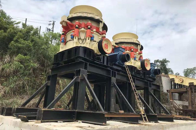 新式圓錐破碎機(jī) 新式圓錐破碎機(jī)